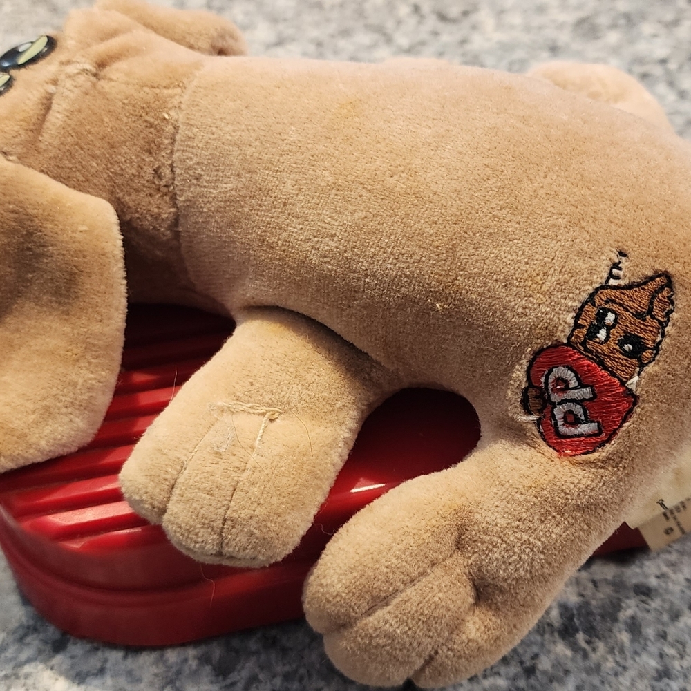 Vintage pound puppy radio